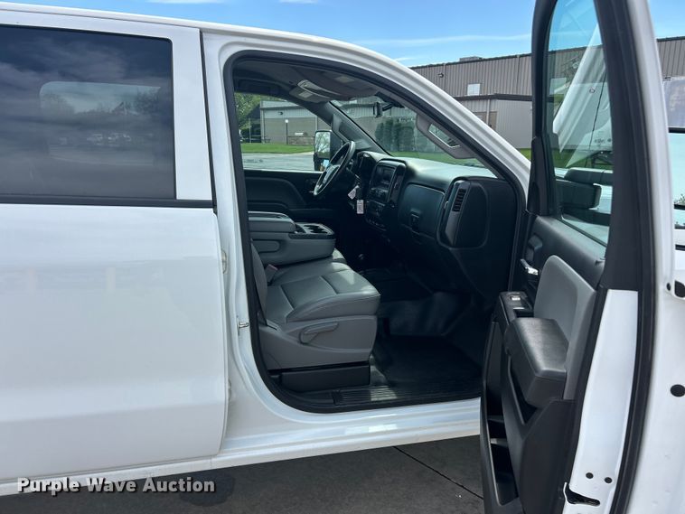 image for item FC5383 2016 GMC Sierra 2500HD Crew Cab pickup truck