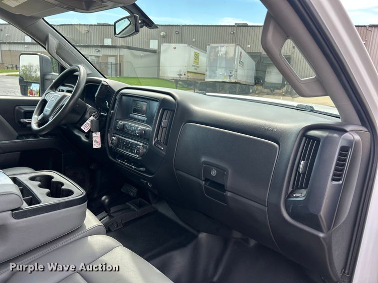 image for item FC5383 2016 GMC Sierra 2500HD Crew Cab pickup truck