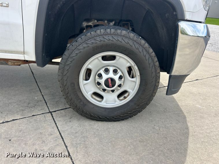 image for item FC5383 2016 GMC Sierra 2500HD Crew Cab pickup truck