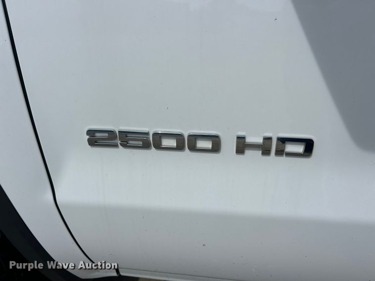 image for item FC5383 2016 GMC Sierra 2500HD Crew Cab pickup truck