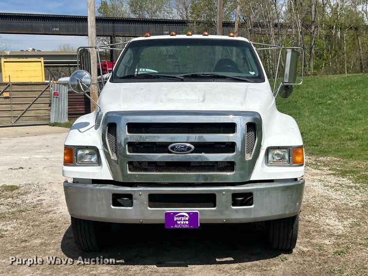 image for item FC5385 2005 Ford F750 Super Duty XL truck cab and chassis