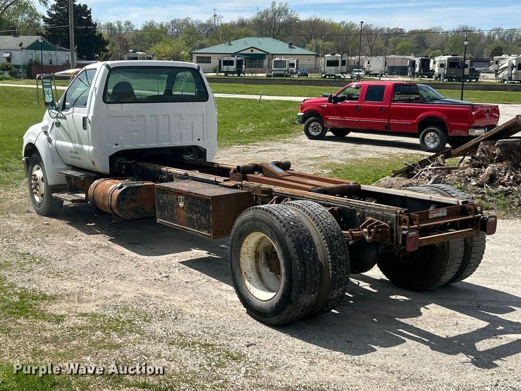 image for item FC5385 2005 Ford F750 Super Duty XL truck cab and chassis