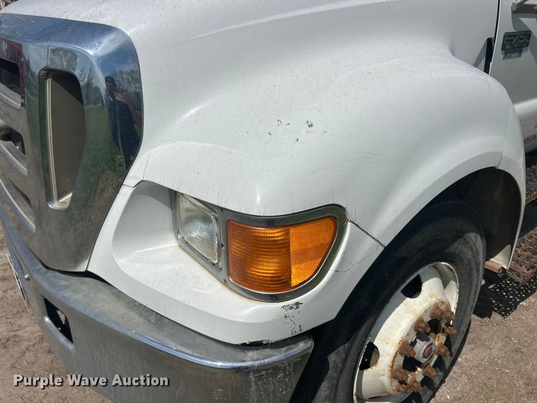 image for item FC5385 2005 Ford F750 Super Duty XL truck cab and chassis