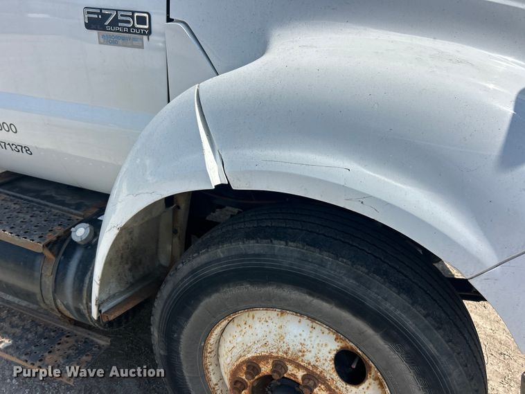 image for item FC5385 2005 Ford F750 Super Duty XL truck cab and chassis