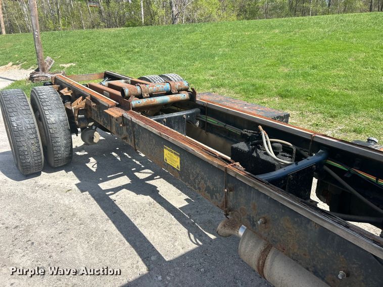 image for item FC5385 2005 Ford F750 Super Duty XL truck cab and chassis