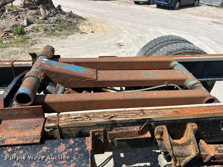 image for item FC5385 2005 Ford F750 Super Duty XL truck cab and chassis