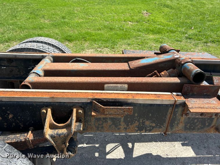 image for item FC5385 2005 Ford F750 Super Duty XL truck cab and chassis