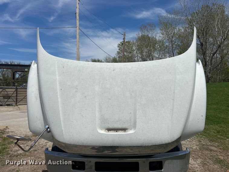 image for item FC5385 2005 Ford F750 Super Duty XL truck cab and chassis