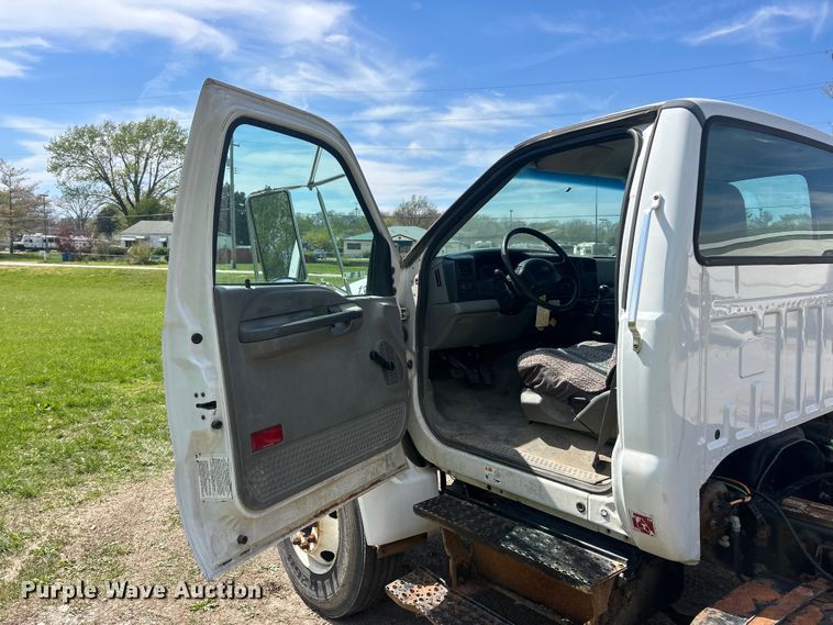 image for item FC5385 2005 Ford F750 Super Duty XL truck cab and chassis
