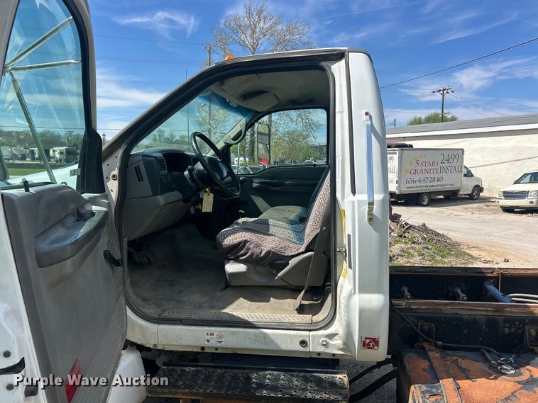 image for item FC5385 2005 Ford F750 Super Duty XL truck cab and chassis