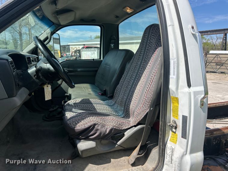 image for item FC5385 2005 Ford F750 Super Duty XL truck cab and chassis