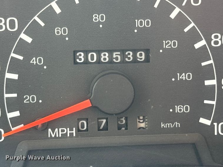 image for item FC5385 2005 Ford F750 Super Duty XL truck cab and chassis