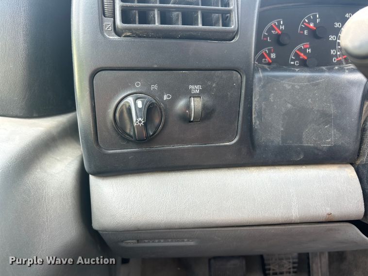 image for item FC5385 2005 Ford F750 Super Duty XL truck cab and chassis