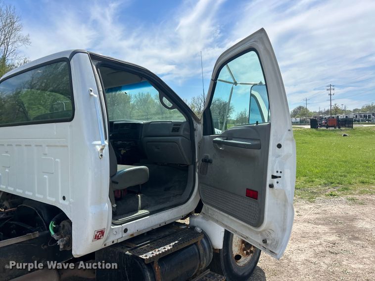 image for item FC5385 2005 Ford F750 Super Duty XL truck cab and chassis