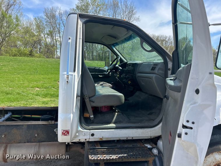 image for item FC5385 2005 Ford F750 Super Duty XL truck cab and chassis