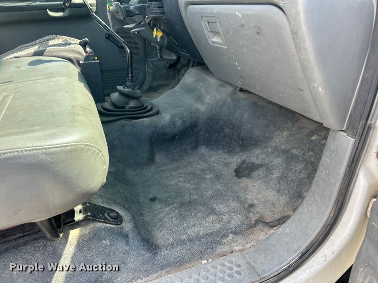 image for item FC5385 2005 Ford F750 Super Duty XL truck cab and chassis