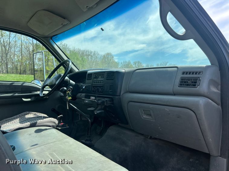 image for item FC5385 2005 Ford F750 Super Duty XL truck cab and chassis