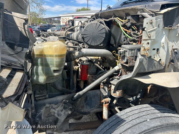 image for item FC5385 2005 Ford F750 Super Duty XL truck cab and chassis