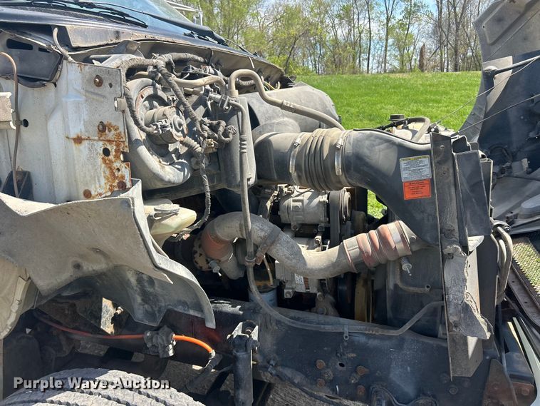 image for item FC5385 2005 Ford F750 Super Duty XL truck cab and chassis