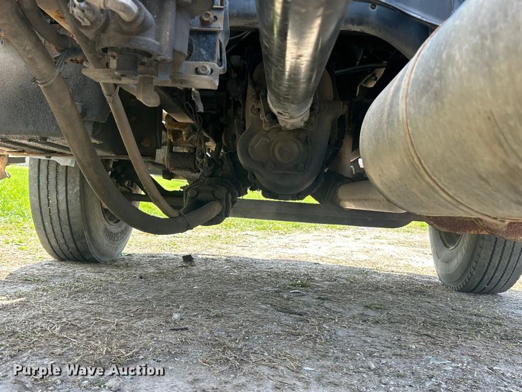 image for item FC5385 2005 Ford F750 Super Duty XL truck cab and chassis