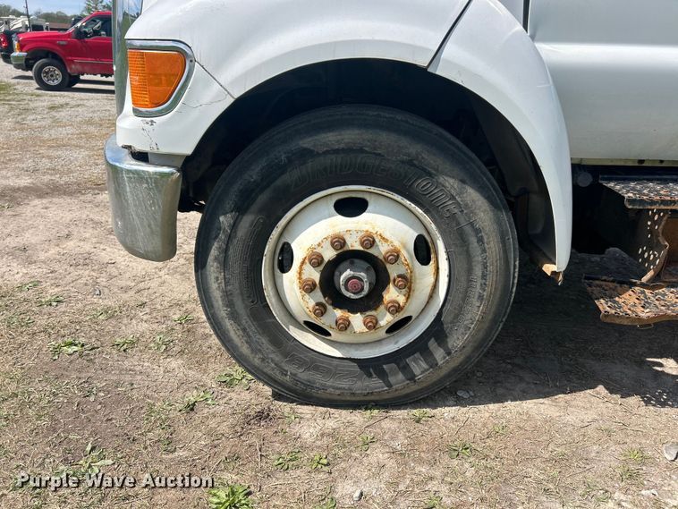 image for item FC5385 2005 Ford F750 Super Duty XL truck cab and chassis