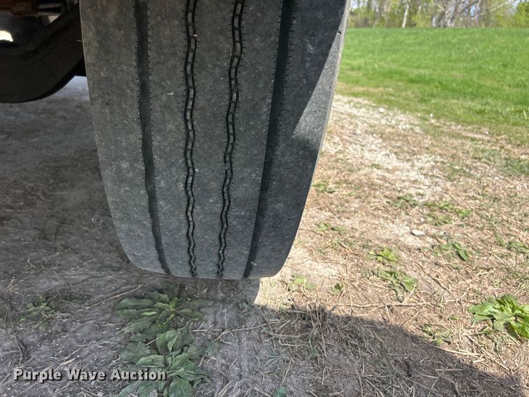 image for item FC5385 2005 Ford F750 Super Duty XL truck cab and chassis