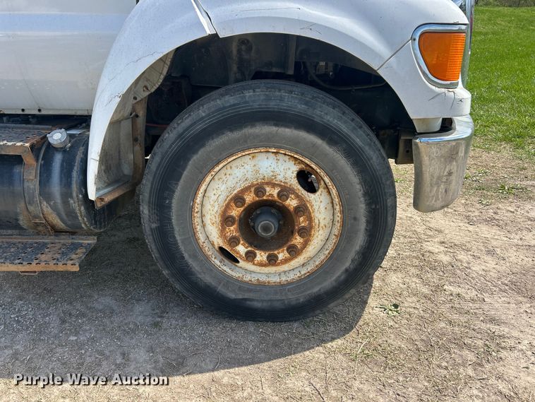 image for item FC5385 2005 Ford F750 Super Duty XL truck cab and chassis