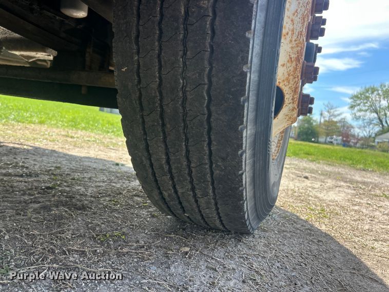 image for item FC5385 2005 Ford F750 Super Duty XL truck cab and chassis