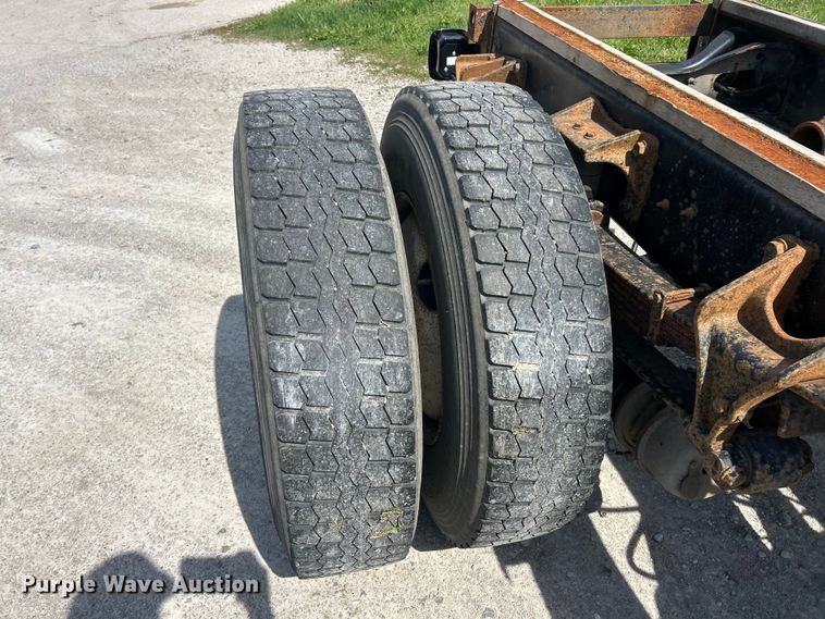 image for item FC5385 2005 Ford F750 Super Duty XL truck cab and chassis