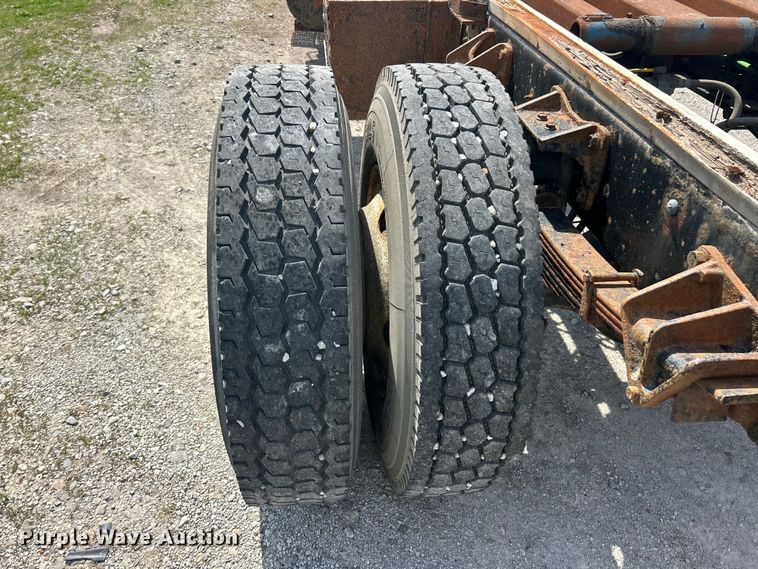 image for item FC5385 2005 Ford F750 Super Duty XL truck cab and chassis