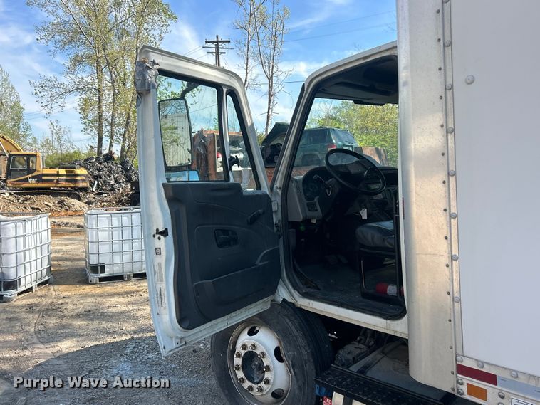 image for item FC5387 2017 International 4300 SBA box truck