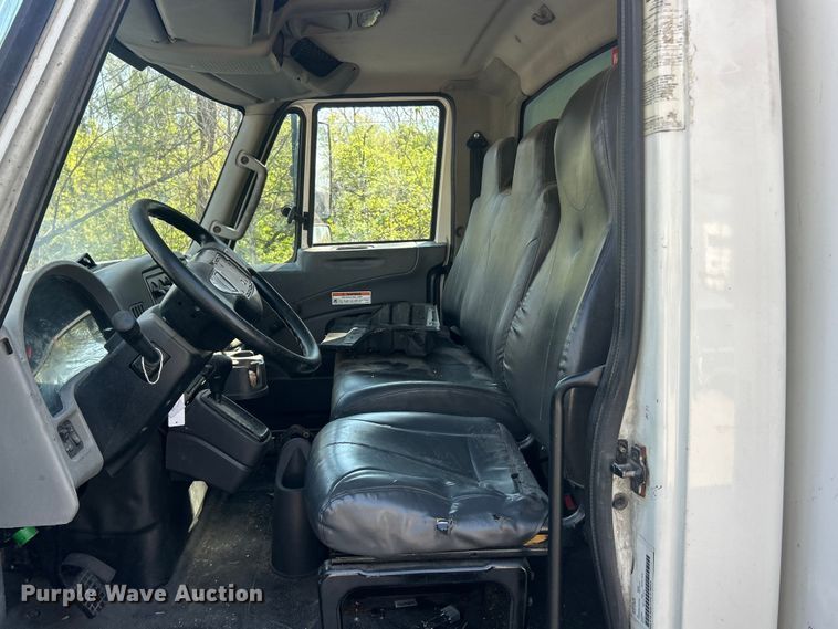 image for item FC5387 2017 International 4300 SBA box truck
