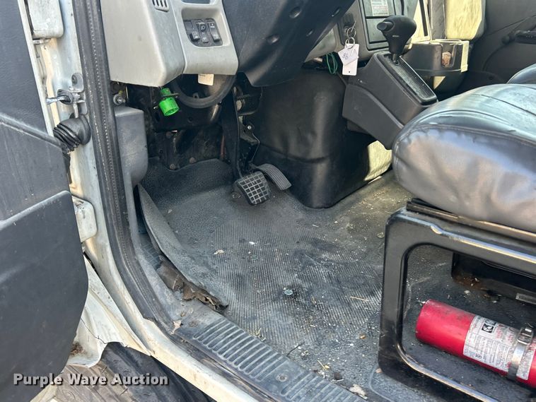 image for item FC5387 2017 International 4300 SBA box truck