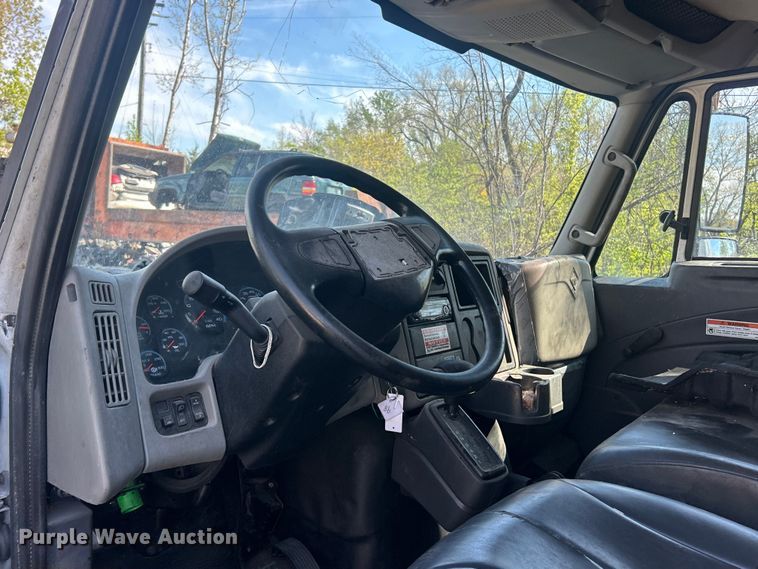 image for item FC5387 2017 International 4300 SBA box truck