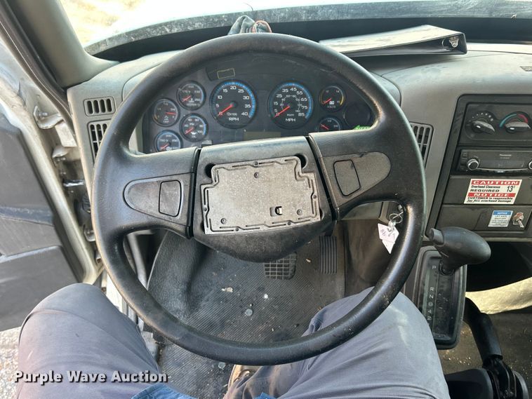 image for item FC5387 2017 International 4300 SBA box truck