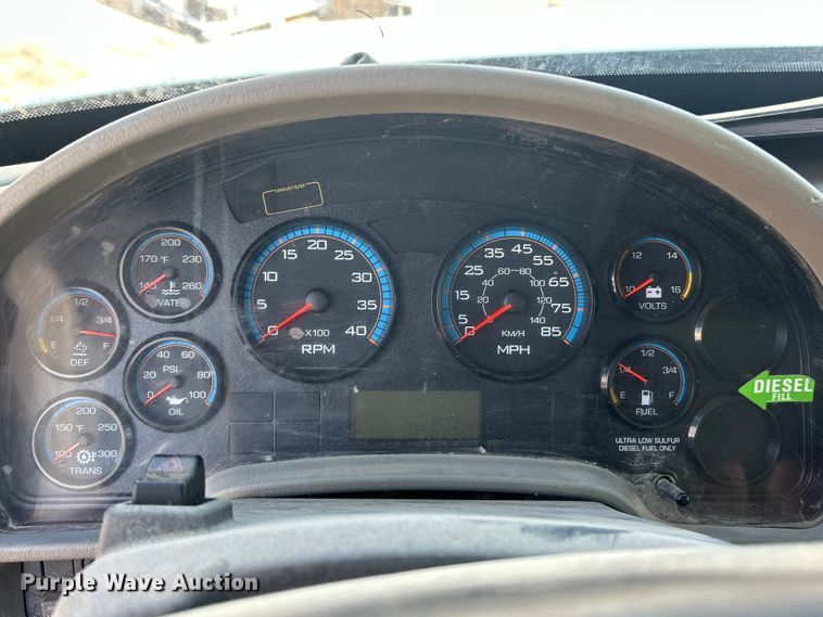 image for item FC5387 2017 International 4300 SBA box truck