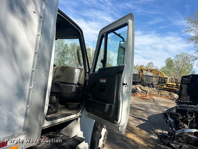 image for item FC5387 2017 International 4300 SBA box truck