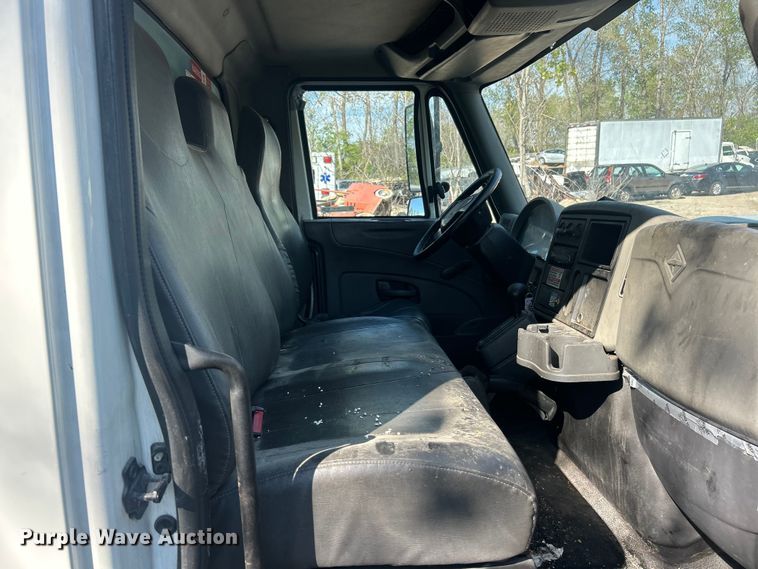 image for item FC5387 2017 International 4300 SBA box truck
