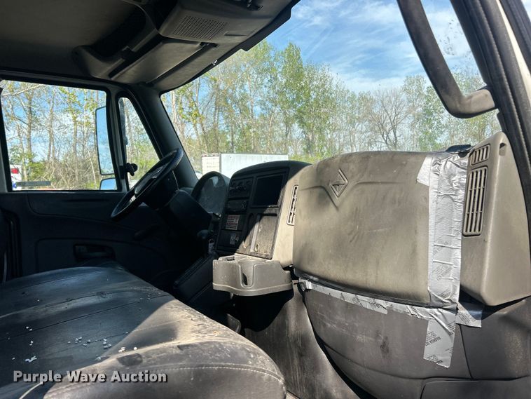 image for item FC5387 2017 International 4300 SBA box truck