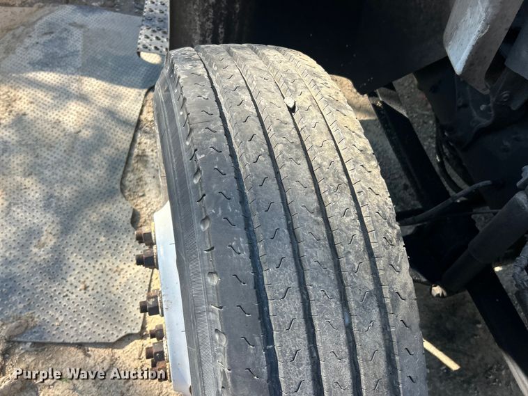 image for item FC5387 2017 International 4300 SBA box truck