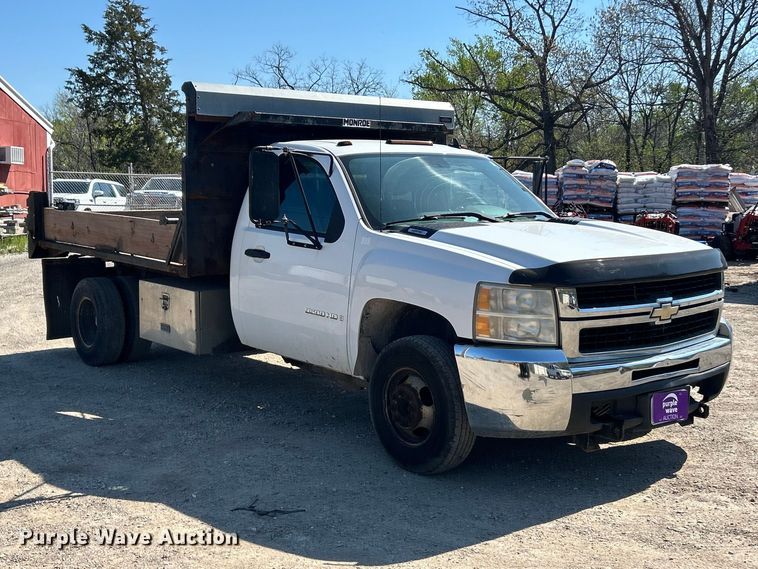 image for item FC5399 2007 Chevrolet Silverado 3500HD dump bed pickup truck