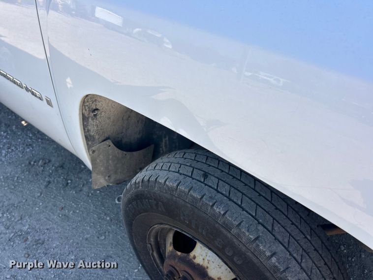 image for item FC5399 2007 Chevrolet Silverado 3500HD dump bed pickup truck