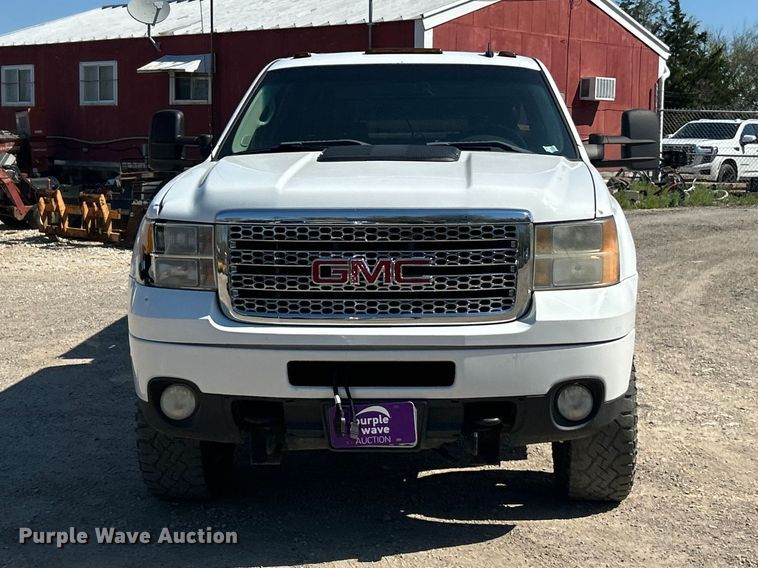 image for item FC5400 2011 GMC Sierra 2500HD Denali  Crew Cab pickup truck
