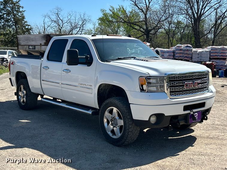 image for item FC5400 2011 GMC Sierra 2500HD Denali  Crew Cab pickup truck