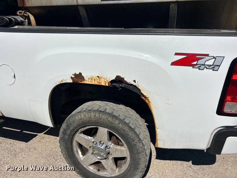 image for item FC5400 2011 GMC Sierra 2500HD Denali  Crew Cab pickup truck