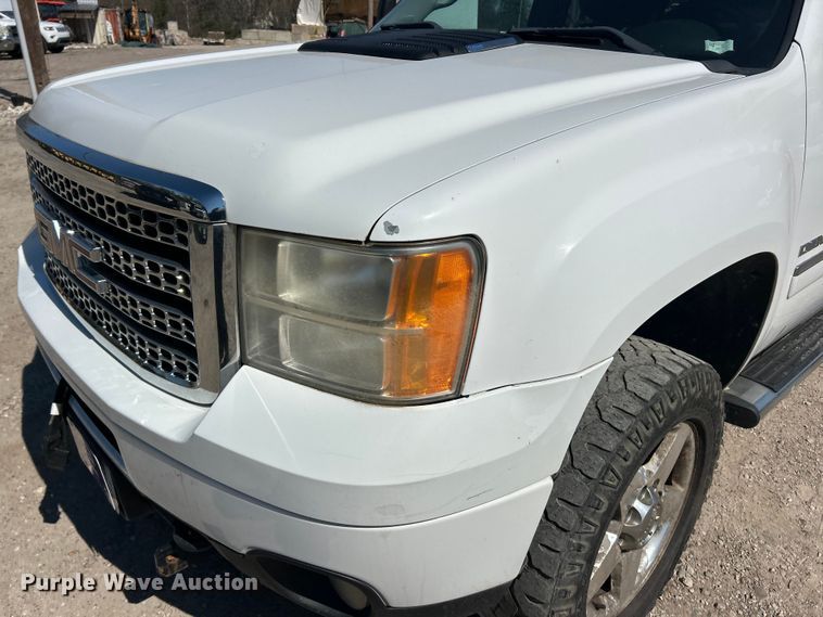 image for item FC5400 2011 GMC Sierra 2500HD Denali  Crew Cab pickup truck