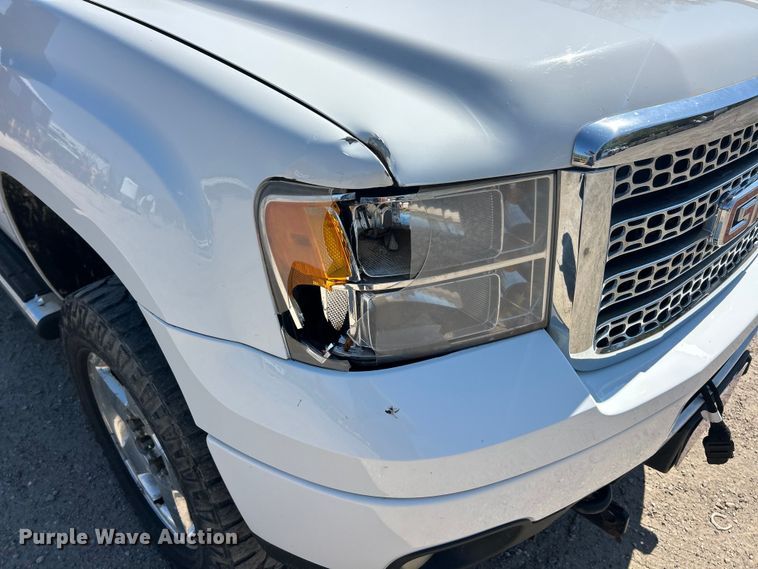 image for item FC5400 2011 GMC Sierra 2500HD Denali  Crew Cab pickup truck