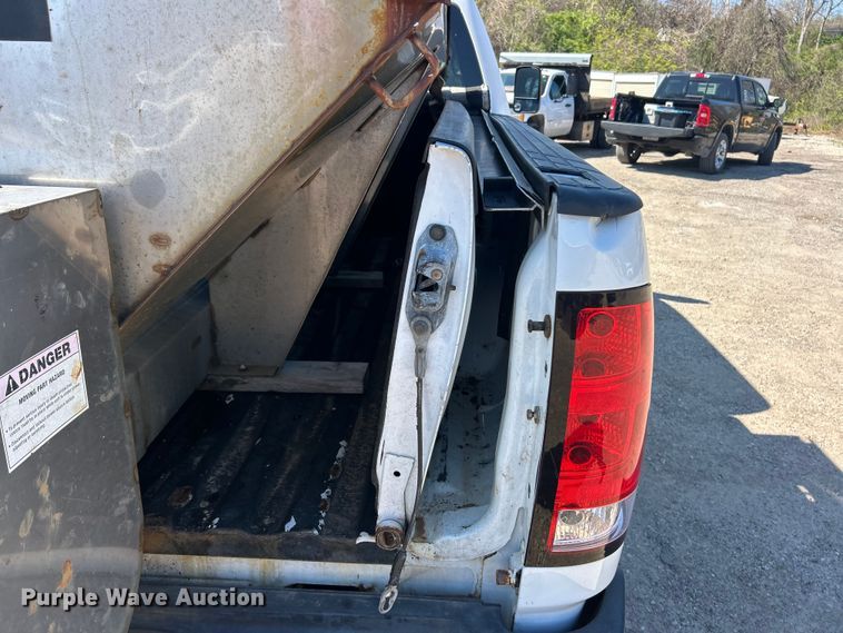 image for item FC5400 2011 GMC Sierra 2500HD Denali  Crew Cab pickup truck