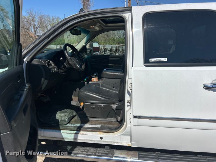 image for item FC5400 2011 GMC Sierra 2500HD Denali  Crew Cab pickup truck