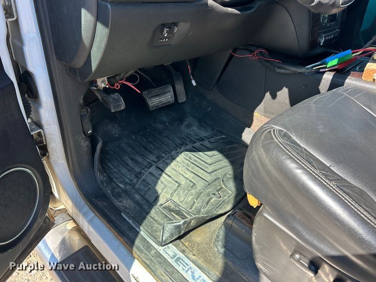 image for item FC5400 2011 GMC Sierra 2500HD Denali  Crew Cab pickup truck